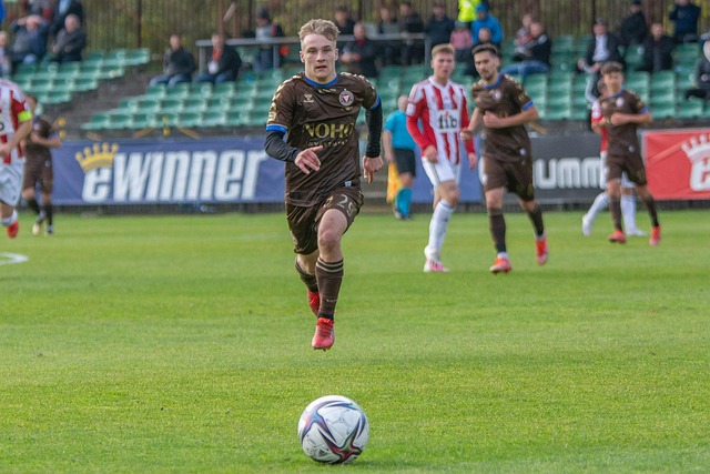 同时保持对 同时保持对