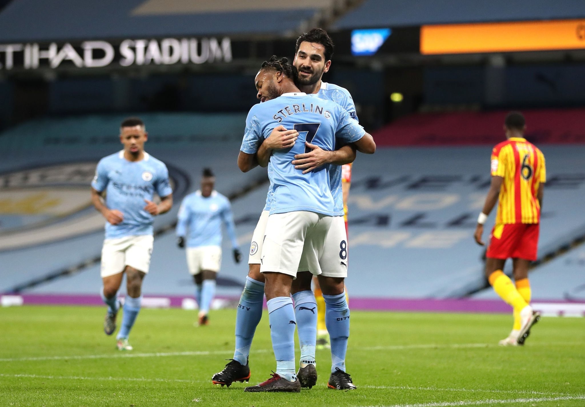 他在防守位 他在防守位